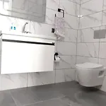 Zumra's White Apartman *