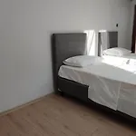 Zumra's White Apartman