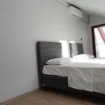 Zumra's White Apartman *