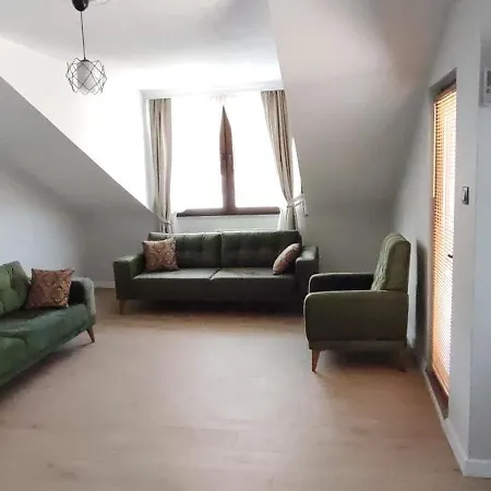 Zumra's White Apartment *