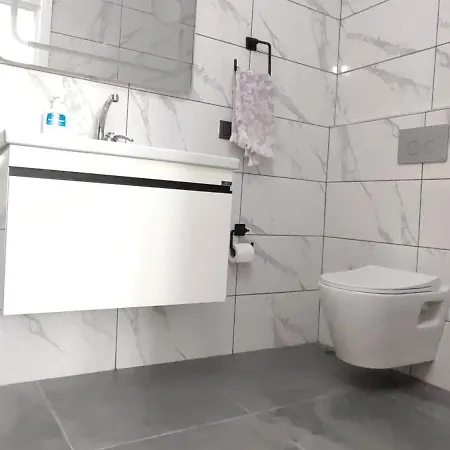 Zumra's White Apartment *