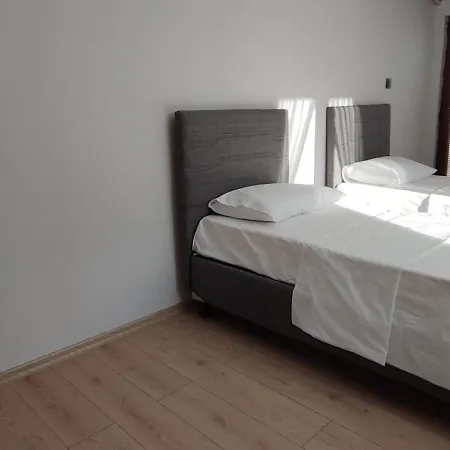 Zumra's White Apartment