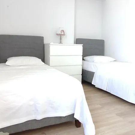 Apartment Zumra's White *