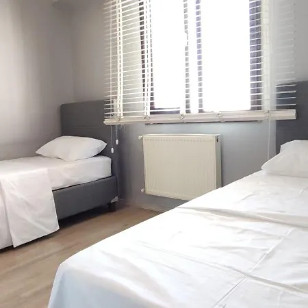Zumra's White Apartment *