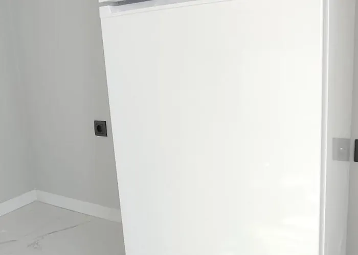 Zumra's White 아파트 트라존