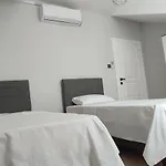 Apartamento Zumra's White
