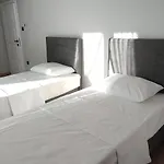 Zumra's White Apartamento *