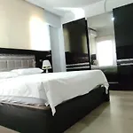 Zumra's White Apartamento
