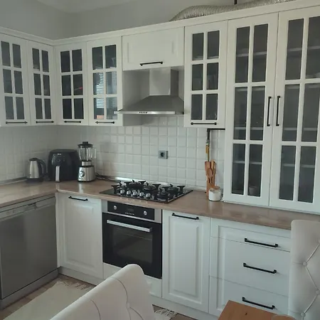 Zumra's White Apartment *