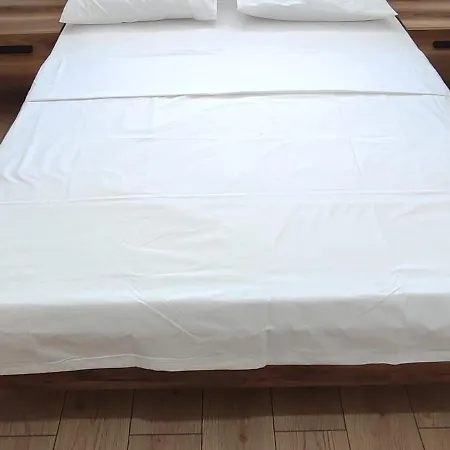 Zumra's White Apartment