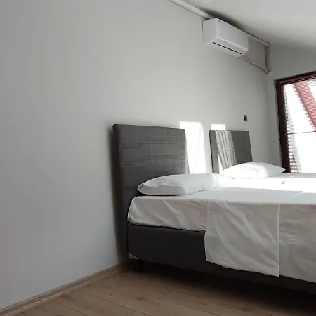 Zumra's White Apartment *