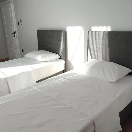Zumra's White Apartment *
