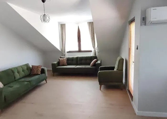 Zumra's White Apartment *