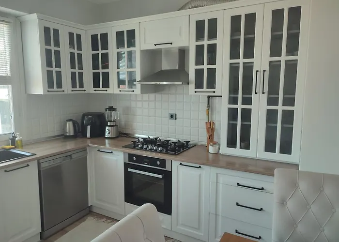 Zumra's White Apartment *